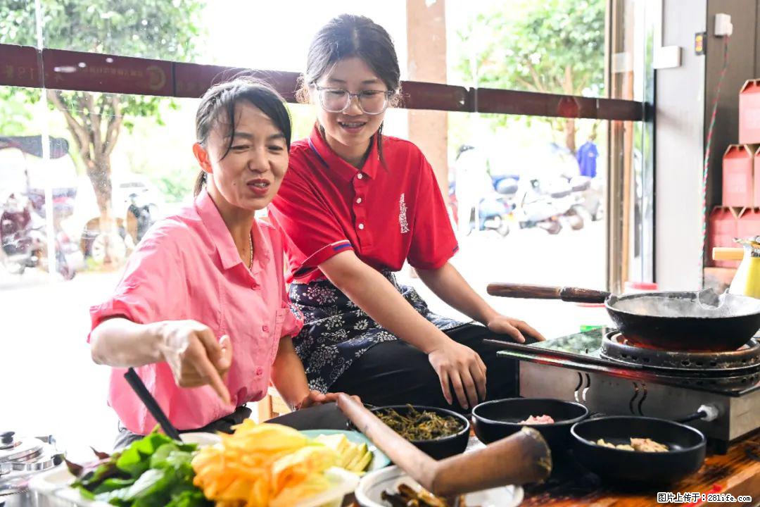 全网追的“扁担女孩”,找了一份暑假工,时薪12元 - 中卫生活资讯 - 中卫28生活网 zw.28life.com
